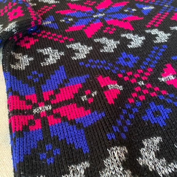 Fun and Cozy Patterned Sweater - Picture 7 of 8